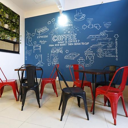 The Nguyens Cafe - Pink Church View 호치민 외부 사진